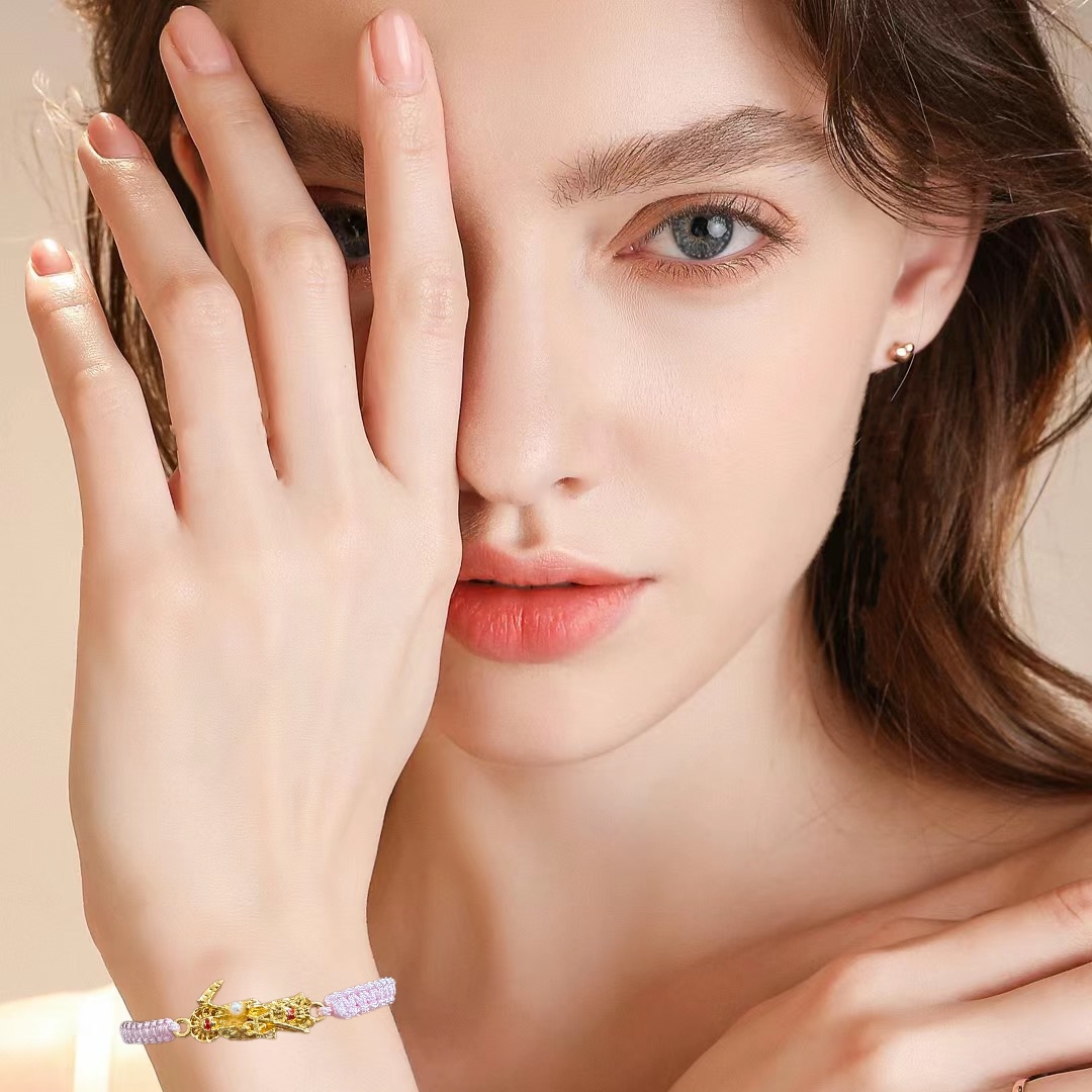 12 braccialetti a tema «Holy D - Vintage Fashion La recensione e prezzo