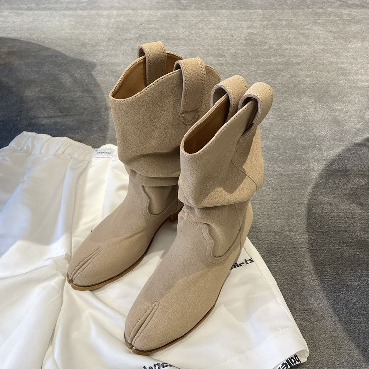 Stivali vintage alla moda con  - Vintage Fashion Online recensione e prezzo